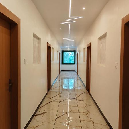 Rk Hotel & Restaurant ديواس المظهر الخارجي الصورة