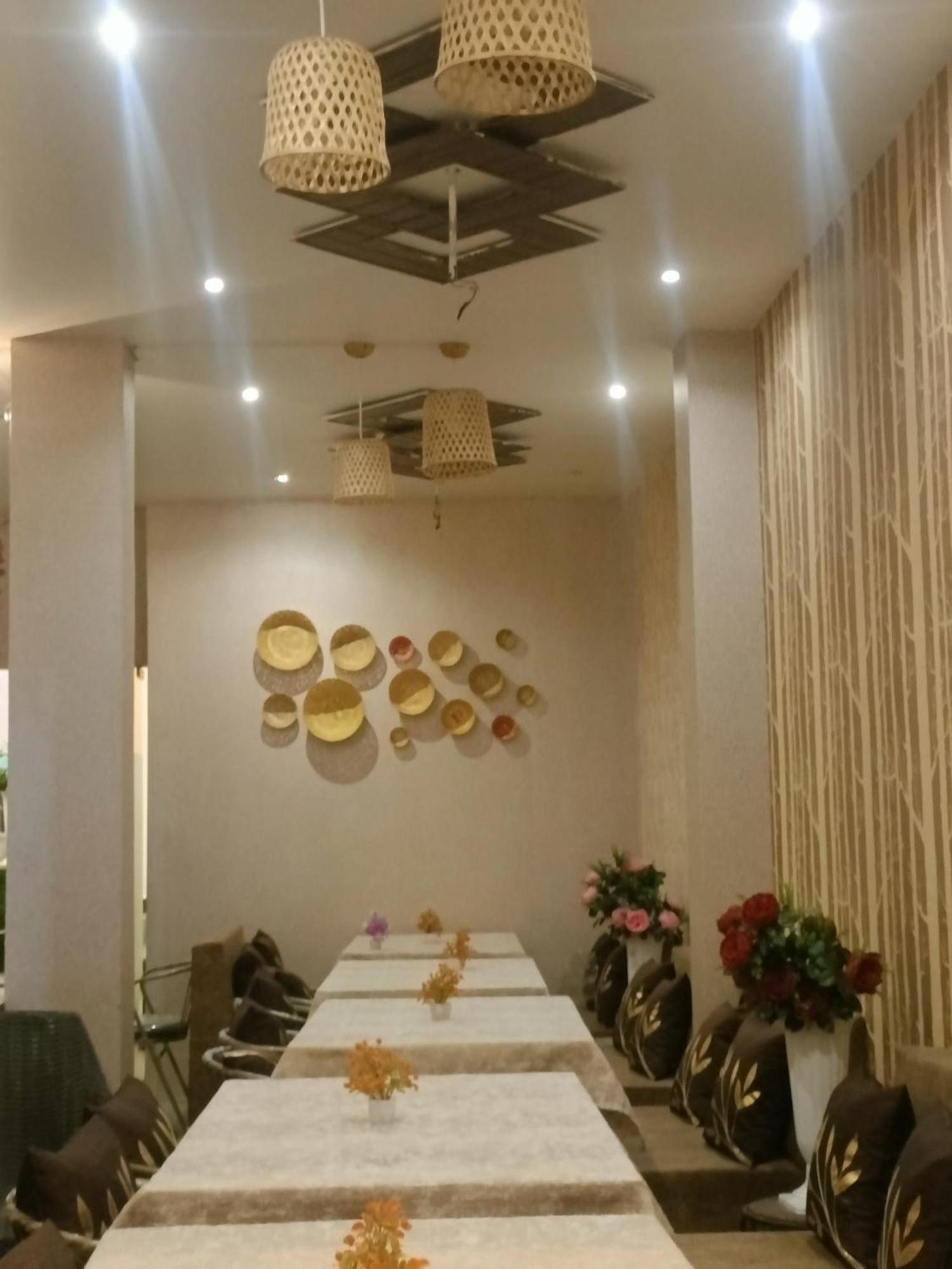 Rk Hotel & Restaurant ديواس المظهر الخارجي الصورة